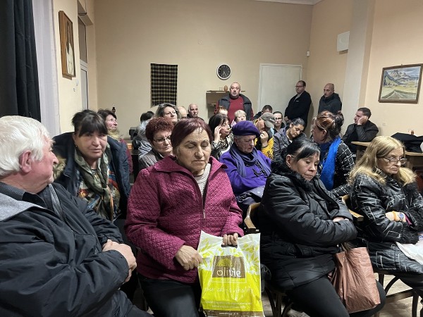 Срещата на кмета на община Казанлък, Галина Стоянова, в с.Бузовград премина при пълна зала и много активно участие в диалога от страна на присъстващите