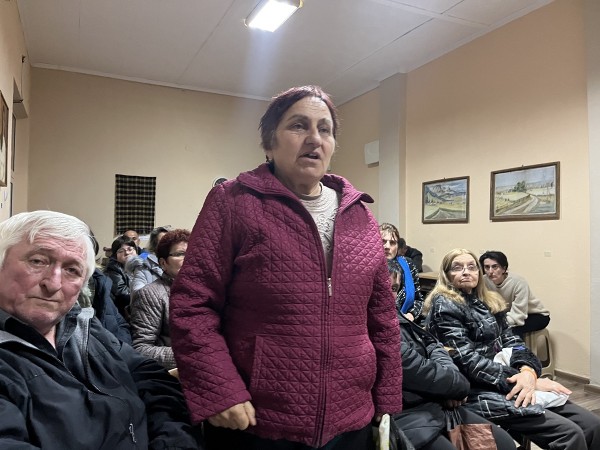 Срещата на кмета на община Казанлък, Галина Стоянова, в с.Бузовград премина при пълна зала и много активно участие в диалога от страна на присъстващите