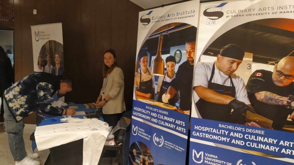 Учители от ПГЛПТ участваха в Националния кулинарен форум „Chef’ Secrets - Еволюция на вкусa”