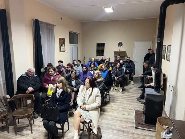 Срещата на кмета на община Казанлък, Галина Стоянова, в с.Бузовград премина при пълна зала и много активно участие в диалога от страна на присъстващите