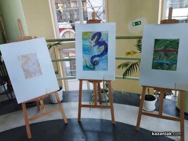 Изложба с творби на възпитаници от ателие „Пъстроцвет“ бе открита в библиотека “Искра“ 