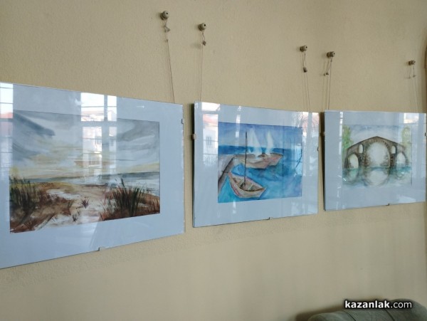 Изложба с творби на възпитаници от ателие „Пъстроцвет“ бе открита в библиотека “Искра“ 