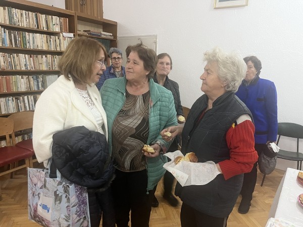 При изключителен интерес се проведе срещата на кмета на община Казанлък, Галина Стоянова, и жителите на село Ясеново  