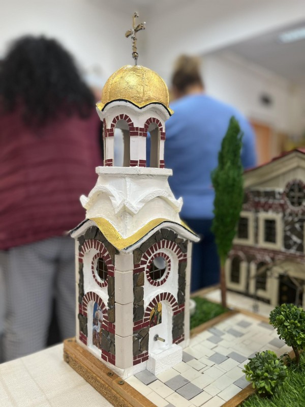 Потребителите от „Работилница за мечти“ и трудотерапевта Марин Петков изработиха мащабен макет на Куленската църква