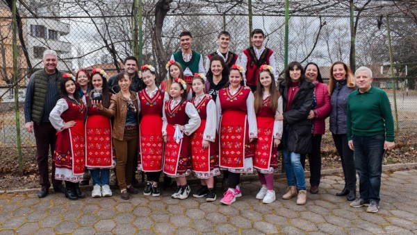 Празници на любовта и виното: 555 валентинки си размениха в ПГЛПТ