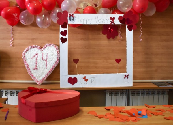 Празници на любовта и виното: 555 валентинки си размениха в ПГЛПТ