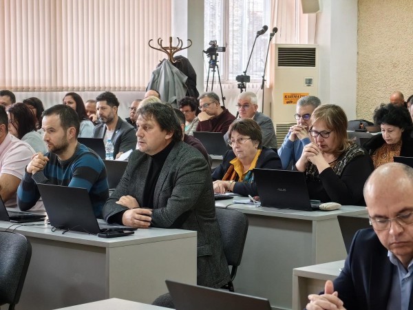 Приета е новата структура на Община Казанлък