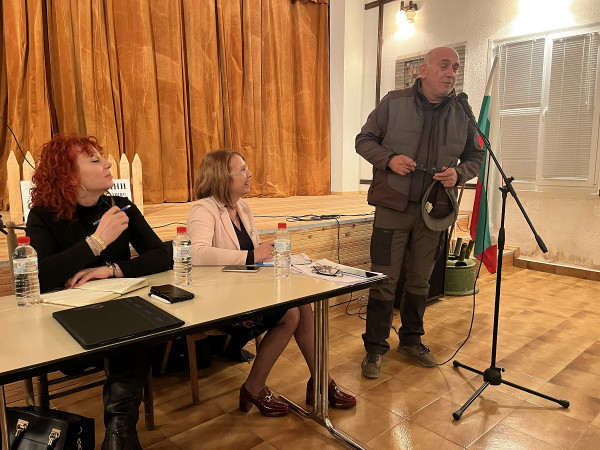 Жителите на с.Голямо Дряново посрещнаха кмета на община Казанлък с благодарност за инициираната среща