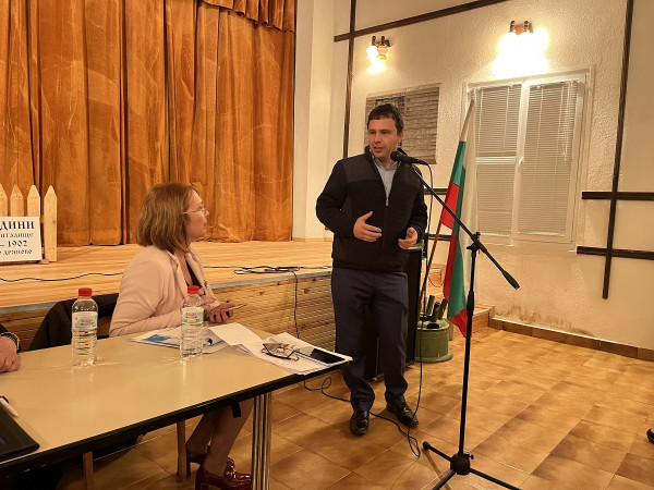 Жителите на с.Голямо Дряново посрещнаха кмета на община Казанлък с благодарност за инициираната среща