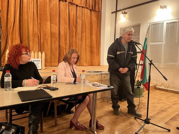 Жителите на с.Голямо Дряново посрещнаха кмета на община Казанлък с благодарност за инициираната среща