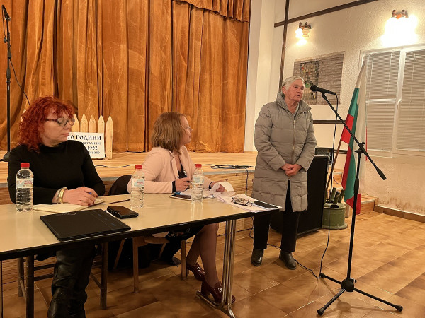 Жителите на с.Голямо Дряново посрещнаха кмета на община Казанлък с благодарност за инициираната среща