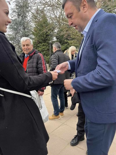 Ученици изработиха малки книги за Левски