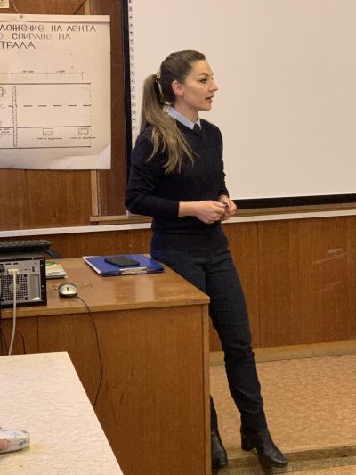 10 служители на МВР завършиха курс за професионална специализация „Младши полицейски инспектор (КОС)“ в Казанлък 