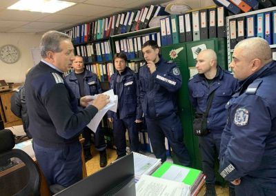 10 служители на МВР завършиха курс за професионална специализация „Младши полицейски инспектор (КОС)“ в Казанлък 