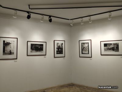 Черно-бели истории от ежедневието на животни и хора, показа пред казанлъшката публика фотографа Красимир Андонов