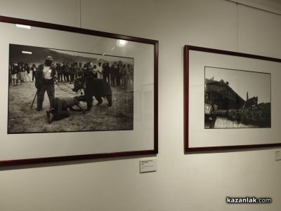 Черно-бели истории от ежедневието на животни и хора, показа пред казанлъшката публика фотографа Красимир Андонов