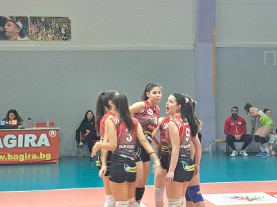 Дебютна домакинска победа за школата ни!