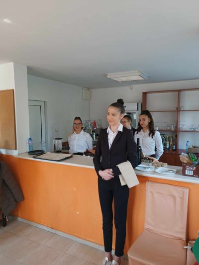 ПГЛПТ излъчи своя представител за Регионалното състезание „Най-добър млад сервитьор“