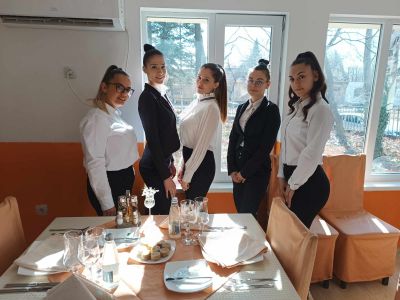 ПГЛПТ излъчи своя представител за Регионалното състезание „Най-добър млад сервитьор“