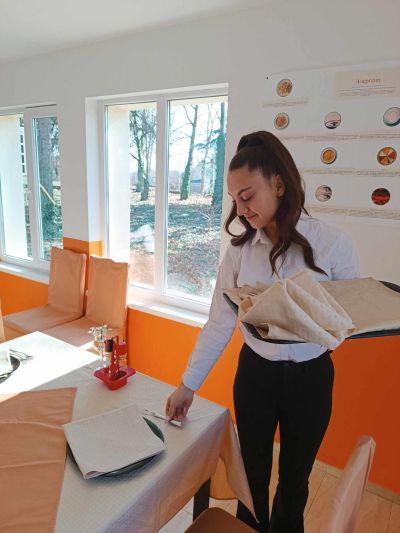 ПГЛПТ излъчи своя представител за Регионалното състезание „Най-добър млад сервитьор“