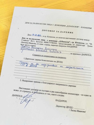 Млади фризьори подариха прически на дами от Дома за хора с деменция