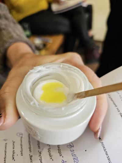 Творческа работилница за изработване на персонален крем за лице стартира в клуб Хармония СПА