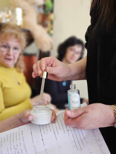 Творческа работилница за изработване на персонален крем за лице стартира в клуб Хармония СПА