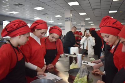 ПГЛПТ представи добри практики пред учители и експерти от четири области