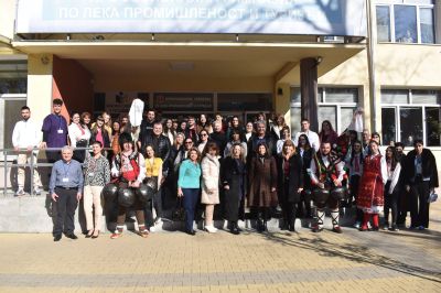 ПГЛПТ представи добри практики пред учители и експерти от четири области