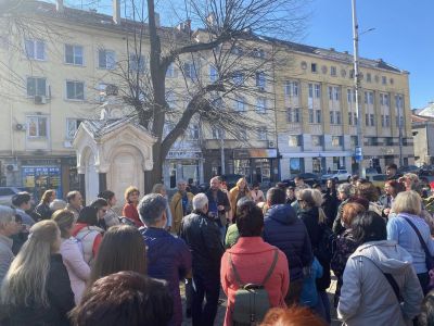 Повече от 120 жители и гости на Казанлък се включиха в тематична пешеходна обиколка на града