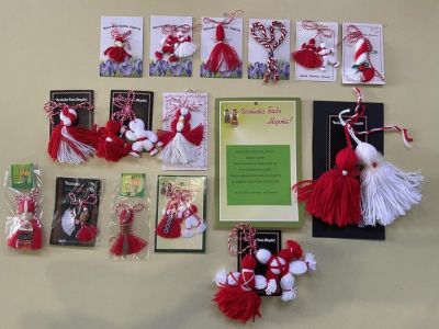 Сръчните помощници на Баба Марта твориха красоти в библиотека “Искра“ 