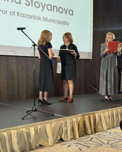 Отличиха кметът на Казанлък с наградата „Жена лидер в местната власт“