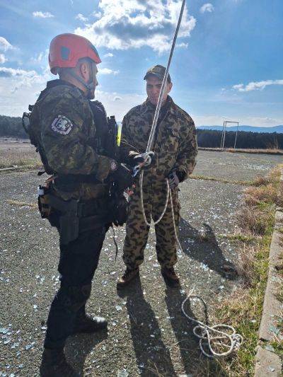 Служители на МВР участваха в курс за професионална специализация в Казанлък 