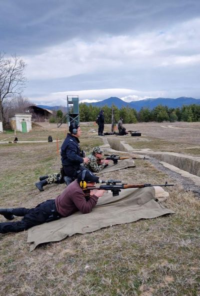 Служители на МВР участваха в курс за професионална специализация в Казанлък 