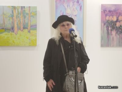 Осмомартенска изложба на жените-творци от Казанлък бе представена в зала “Иван Милев“ 