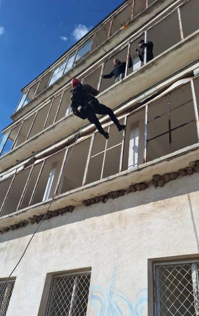 Служители на МВР участваха в курс за професионална специализация в Казанлък 