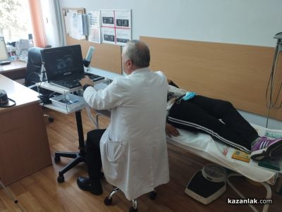 Добре познатият ендокринолог д-р Николай Нанчев е вече 30 години част от екипа на Поликлиниката