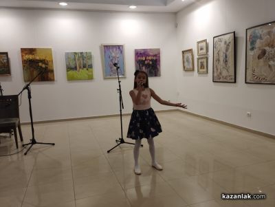 Осмомартенска изложба на жените-творци от Казанлък бе представена в зала “Иван Милев“ 