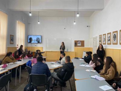 В хуманитарния профил на ПХГ “Св. Св. Кирил и Методий“ се учат и взаимно