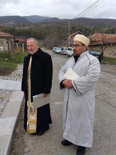 Осветиха военният паметник в село Ясеново