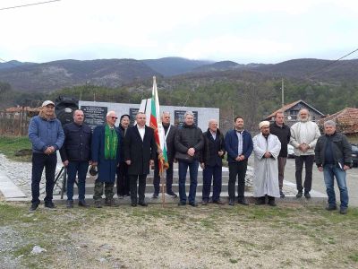Осветиха военният паметник в село Ясеново