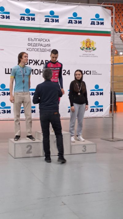 Колоездачите на “Лястовица“ обраха медалите при юношите от състезание в Пловдив