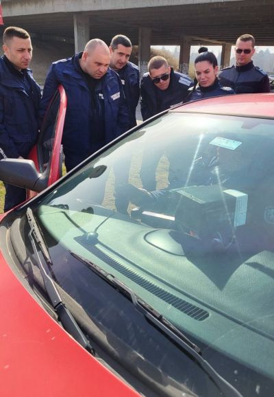 Полицаи се обучаваха в Казанлък за работа с различни технически средства за пътен контрол