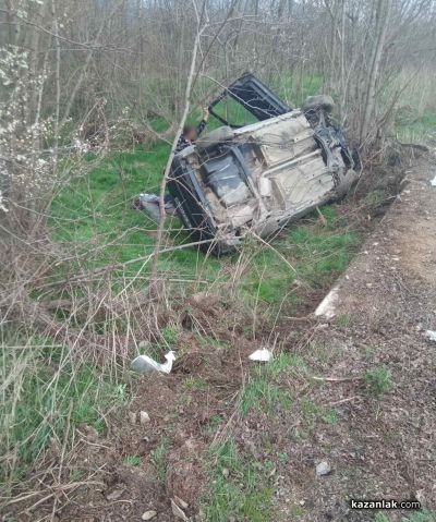 Кола излетя от пътя Мъглиж - Казанлък 