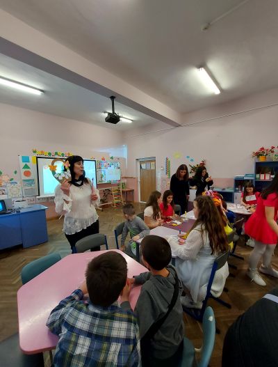 Пролетна приказка с бъдещите първокласници в ОУ „Чудомир“