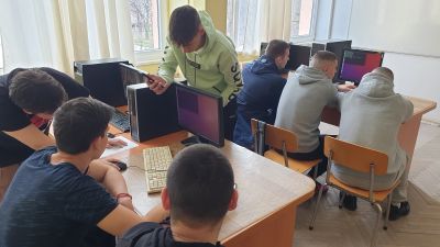 Ученици и учители представят специалностите в месеца на професиите в ПГ „Иван Хаджиенов“