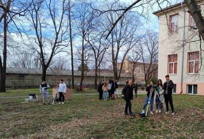 Ученици и учители представят специалностите в месеца на професиите в ПГ „Иван Хаджиенов“