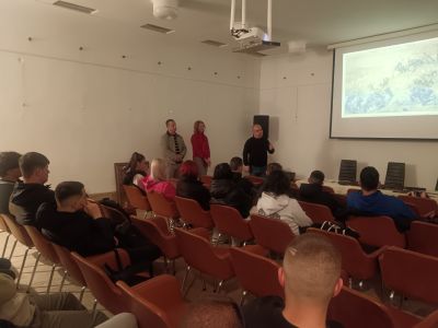 Десетокласници от ПХГ „Св.св. Кирил и Методий“, гр. Казанлък участваха в открит урок за Българското опълчение 