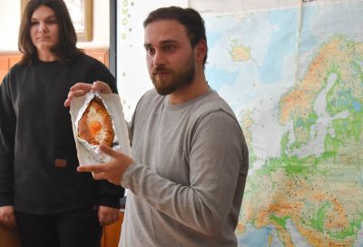 Грузинският доброволец Омари гостува в ПГЛПТ и представи страната си в час по география