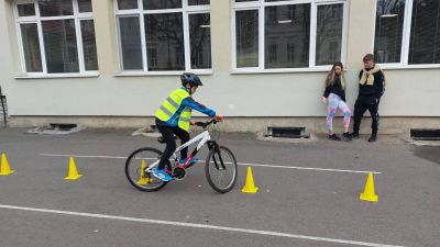 “Лястовиците“ с полезни уроци и съвети към учениците от ОУ “Мати Болгария“